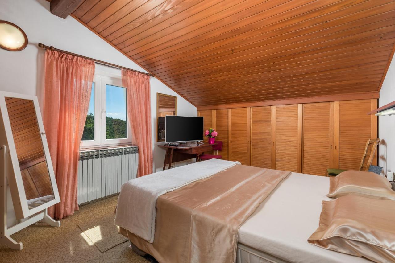 Apartment Magda With A Parking Space And Sea View Rijeka Ngoại thất bức ảnh